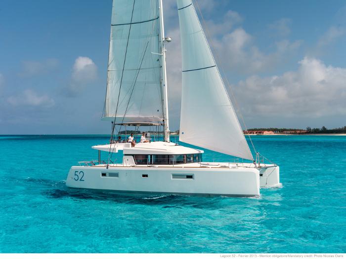 Photo #1 - Lagoon 52 - 6 + 2 cab. (Queen of Hearts) en Athens, Alimos marina - 35581