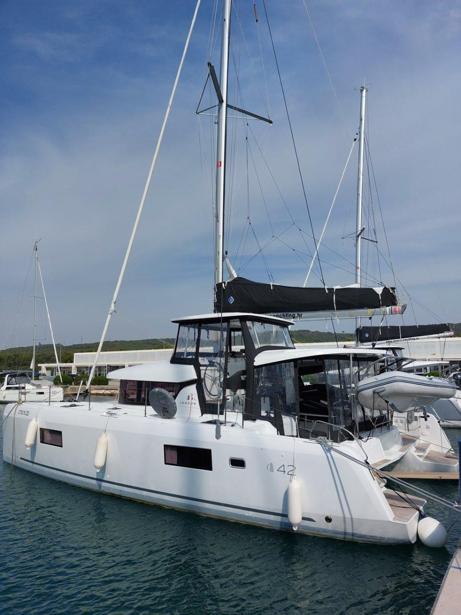 Photo #1 - Lagoon 42 - 4 + 2 cab. (Dalmatia Sunrise) en D-Marin Dalmacija Marina - 35777