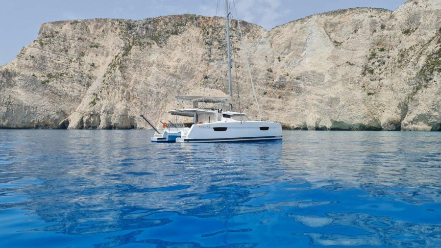 Photo #1 - Fountaine Pajot Astrea 42 - 4 + 2 cab. (Nostos) en Lefkas main port - 35805