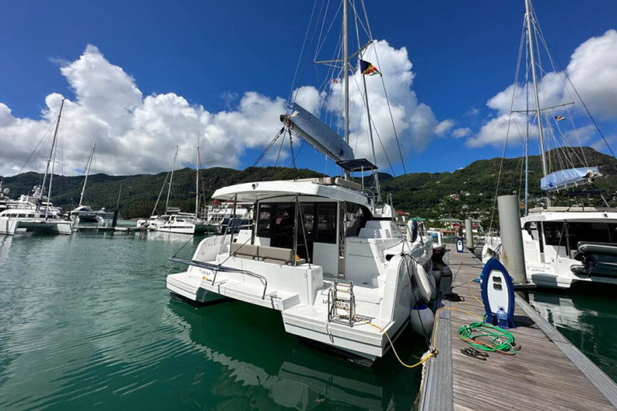 Photo #1 - Bali Catspace (Miro Bot) en Seychelles, Eden Island Marina - 36016