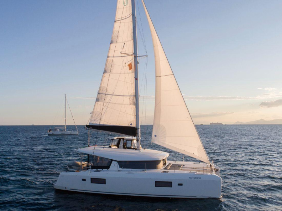 Photo #1 - Lagoon 42 - 4 + 2 cab. (Utopia) en Athens, Alimos marina - 36310