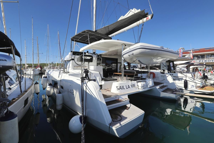 Photo #1 - Lagoon 42 - 4 + 2 cab. (Sail la Vie) en Marina - 36423