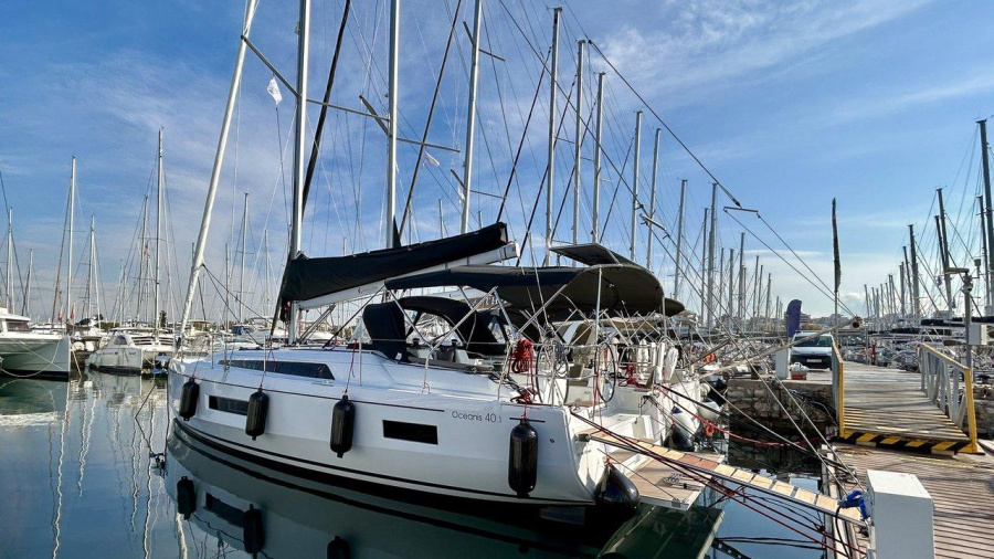 Photo #1 - Oceanis 40.1 (Valkyrie) en Corfu, Gouvia Marina - 36448