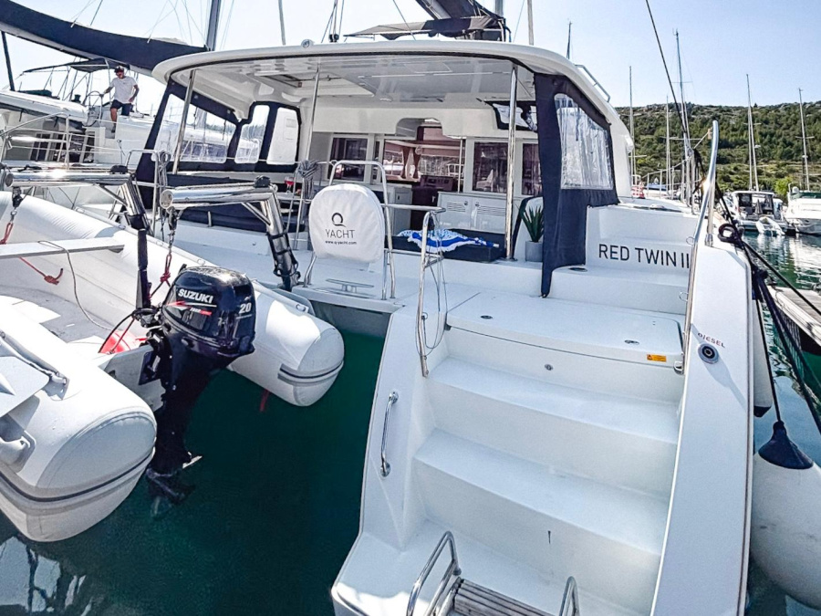 Photo #1 - Lagoon 450 F - 4 + 2 cab. (Red Twin II) en Marina Kremik - 36908