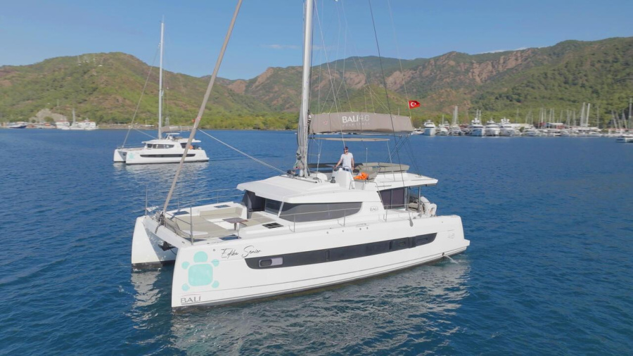 Photo #1 - Bali 4.6 - 4 + 1 cab. (Ediba Senior) en Albatros Marina - 36927