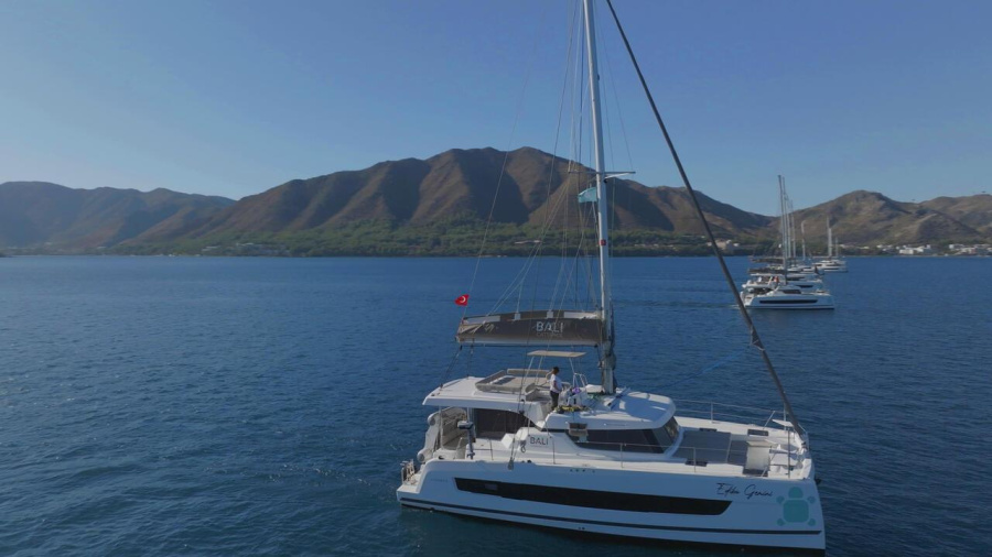 Photo #1 - Bali Catspace (Ediba Gemini) en Albatros Marina - 36931
