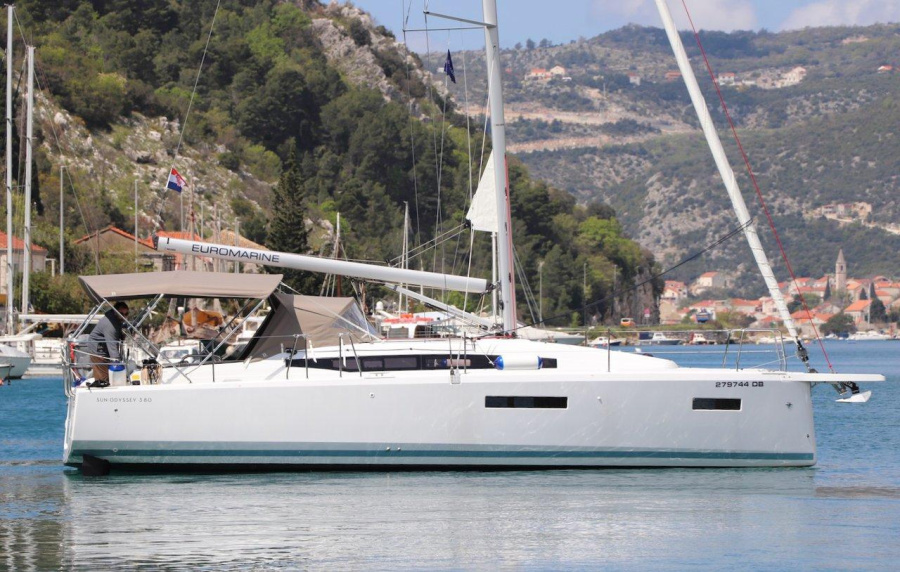Photo #1 - Sun Odyssey 380 - 3 cab. (Bura Kiss) en Komolac, ACI Marina - 36967