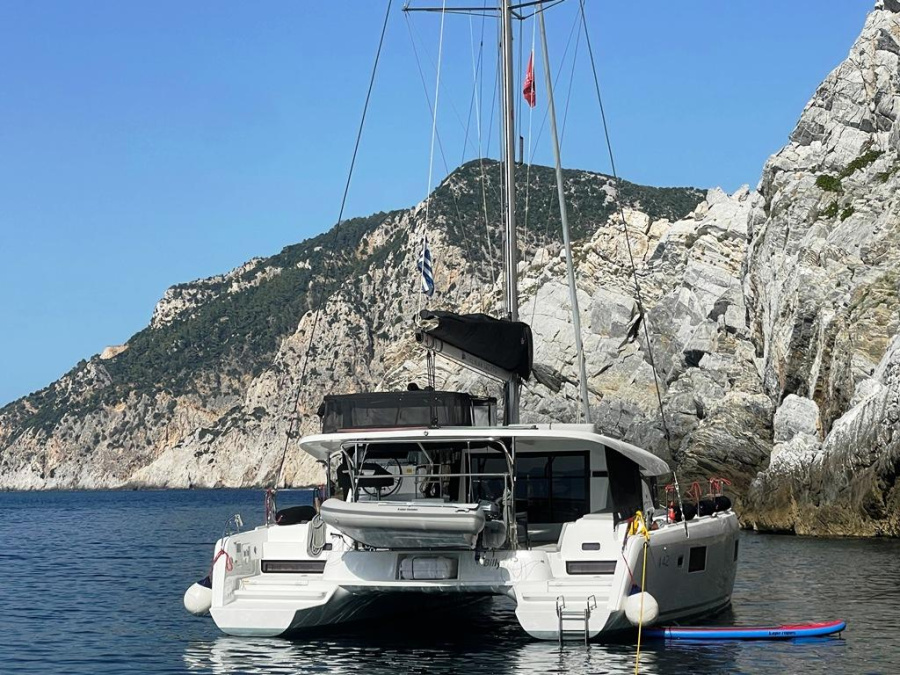 Photo #1 - Lagoon 42 - 4 + 2 cab. (Billy M) en main port - 37051
