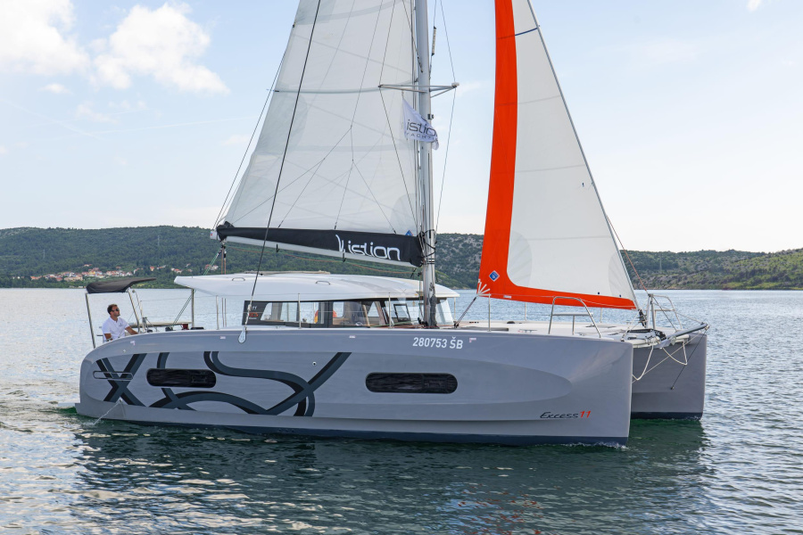 Photo #1 - Excess 11 - 4 + 1 + 1 cab. (First Sight) en ACI Marina - 37147