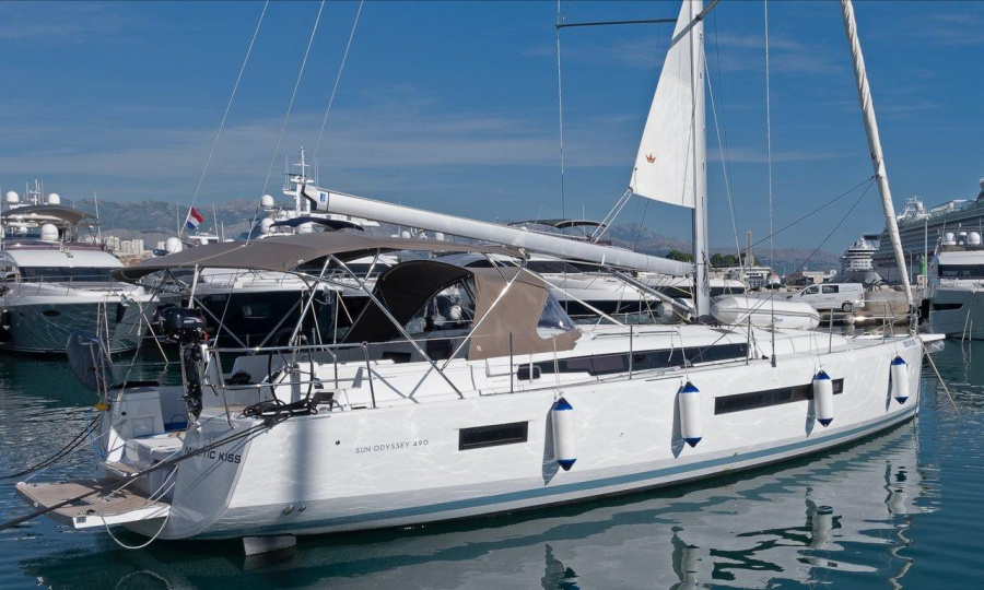 Photo #1 - Sun Odyssey 490 - 4 + 1 cab. (Mystic Kiss) en ACI Marina - 37150
