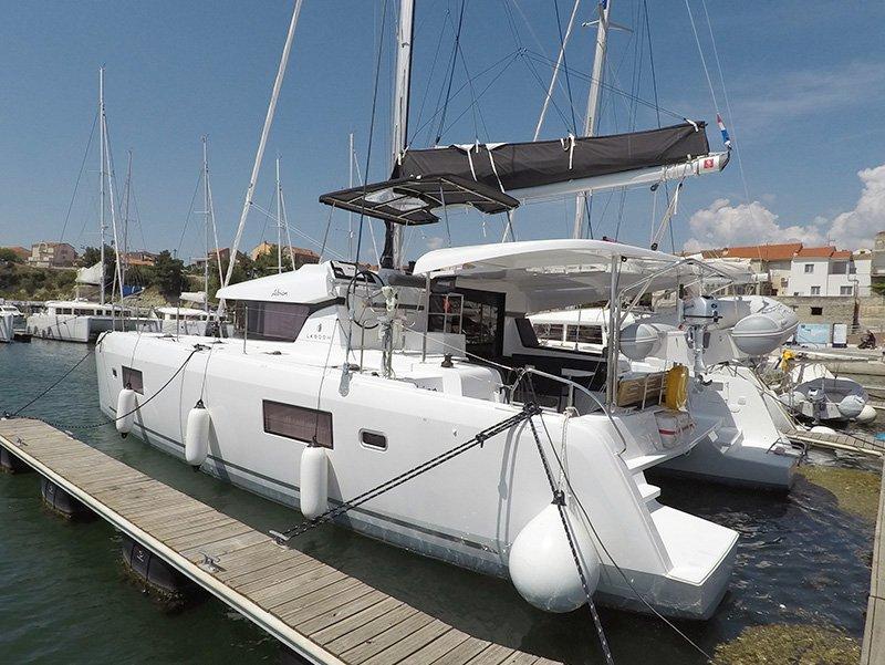 Photo #1 - Lagoon 42 - 4 + 2 cab. (Abba) en Marina Mandalina - 37240