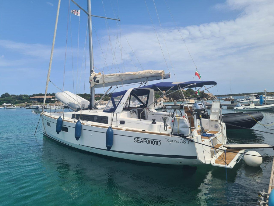 Photo #1 - Oceanis 38.1 (Illuminating) en Golfo Aranci Marina Dell’Isola - 37535