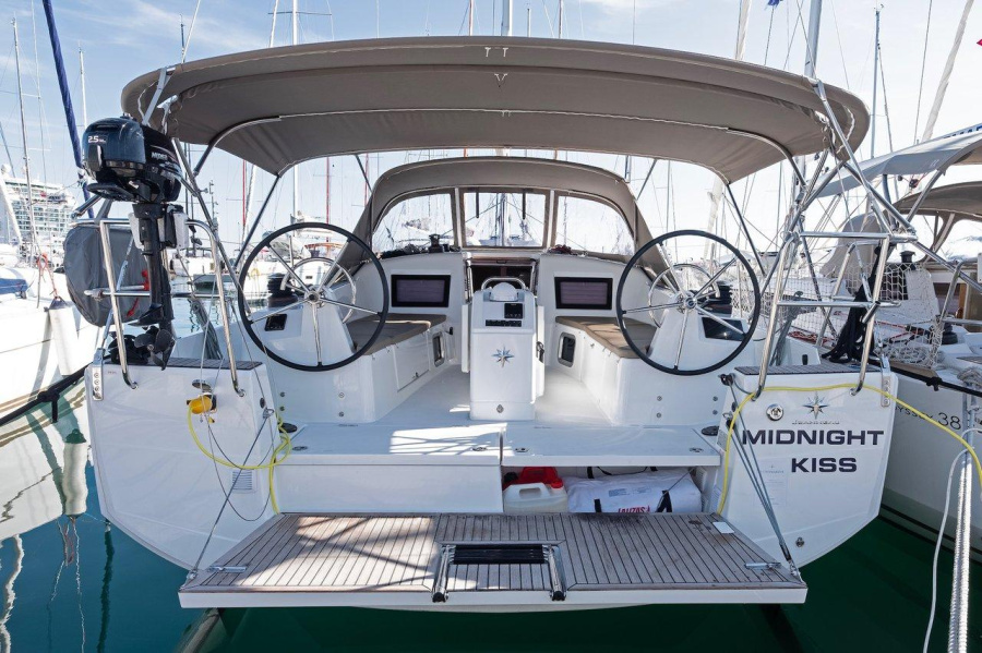 Photo #1 - Sun Odyssey 410 - 3 cab. (Midnight Kiss) en ACI Marina - 37857