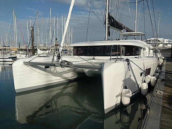 Photo #1 - Lagoon 42 - 4 + 2 cab. (Kit Cat) en Athens, Alimos marina - 37883