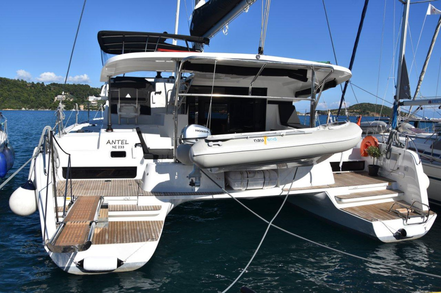 Photo #1 - Lagoon 42 - 4 + 2 cab. (Antel) en Athens, Alimos marina - 37884