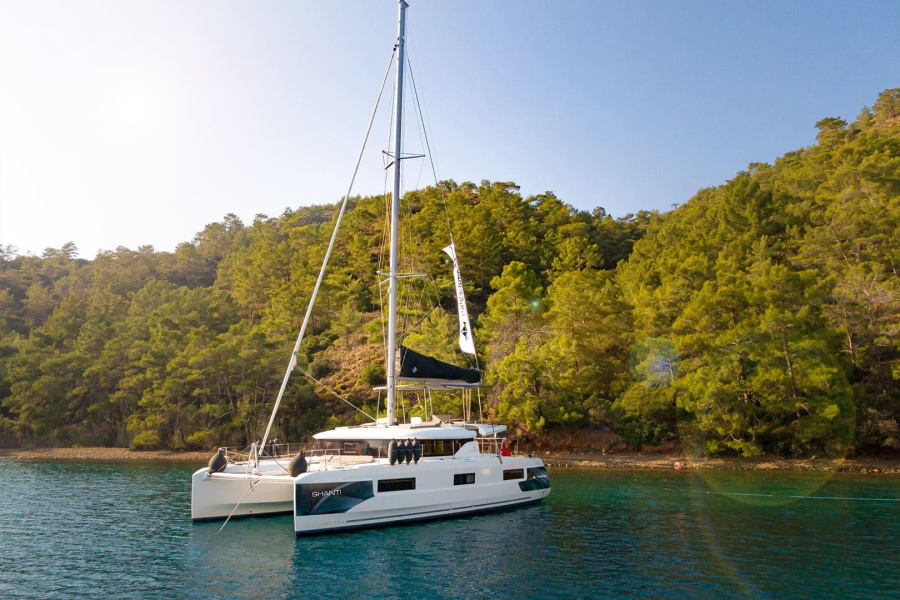 Photo #1 - Lagoon 46 - 4 + 1 cab. (Shanti) en Albatros Marina - 38129
