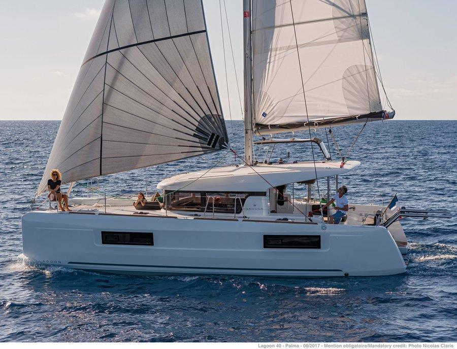 Photo #1 - Lagoon 40 - 4 + 1 cab. (Mizu) en Albatros Marina - 38220