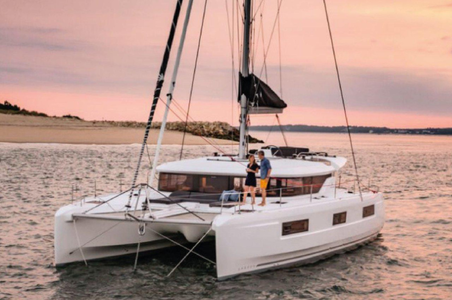 Photo #1 - Lagoon 46 - 4 + 2 cab. (silver elli) en Guadeloupe, La Marina Bas du Fort - 38327