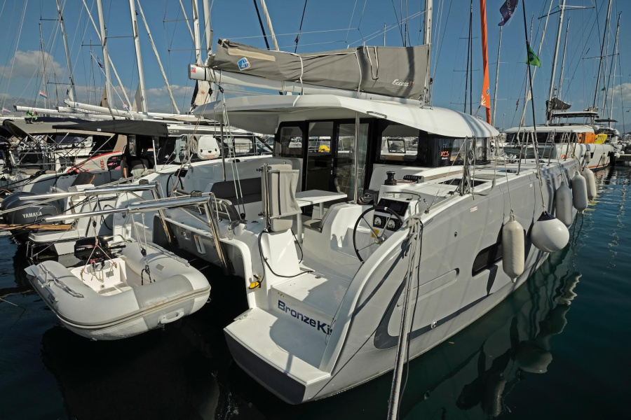Photo #1 - Excess 11 - 4 + 1 + 1 cab. (Bronze Kiss) en ACI Marina - 38359