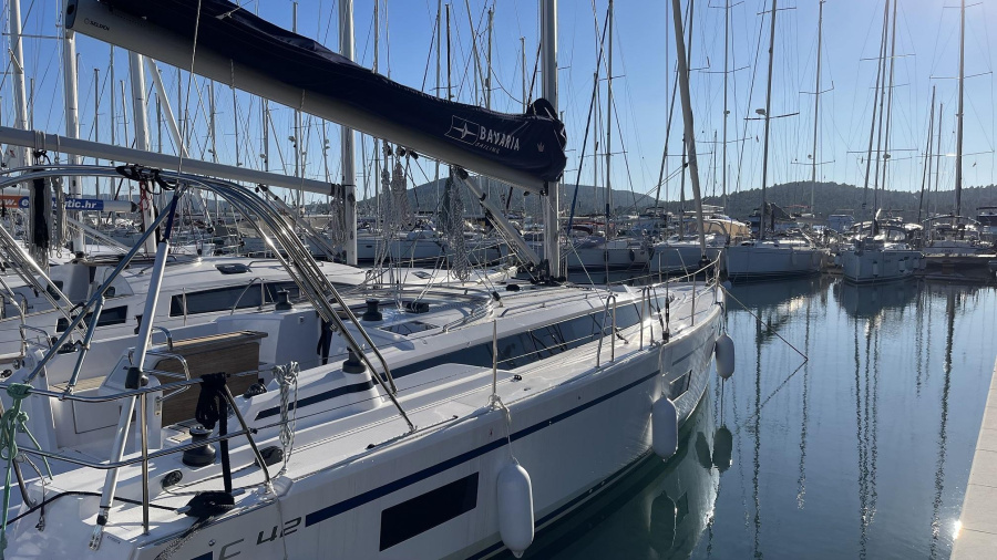 Photo #1 - Bavaria C42 (Tatyana) en Marina - 38581