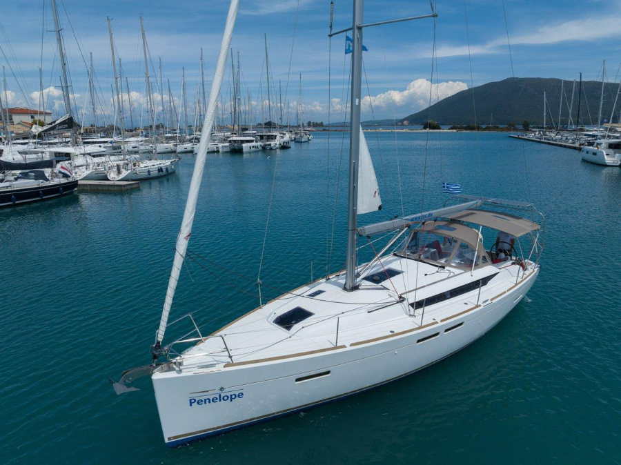 Photo #1 - Sun Odyssey 419 - 3 cab. (Penelope) en Lefkas main port - 38712