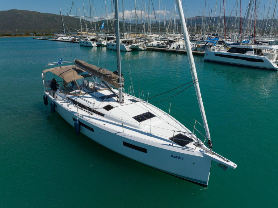 Photo #1 - Sun Odyssey 440 - 4 cab. (Asteri) en Lefkas main port - 38715