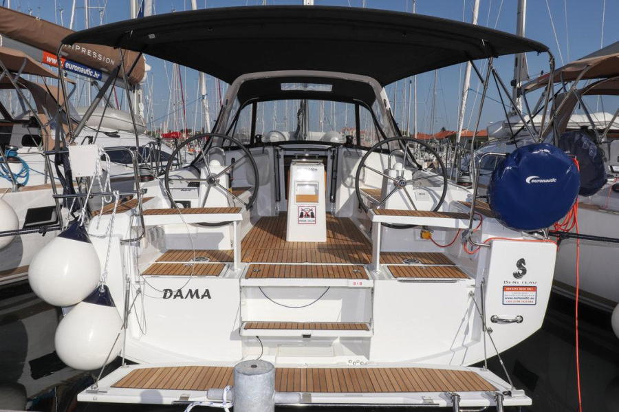 Photo #1 - Oceanis 38.1 (Dama) en Marina Kornati - 38826