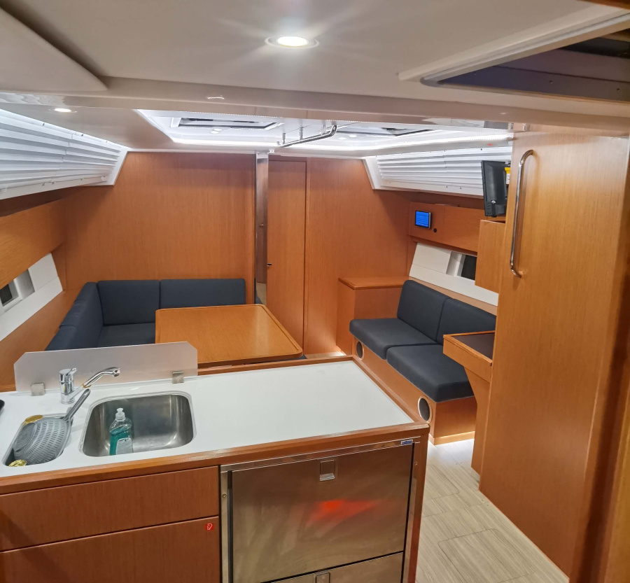 Photo #1 - Bavaria C45 - 3 cab. (Galini) en Athens, Alimos marina - 38884