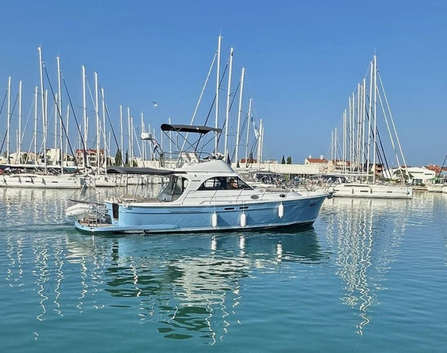 Photo #1 - Adriana 44 FLY (Baby Blue) en D-Marin Dalmacija Marina - 39402