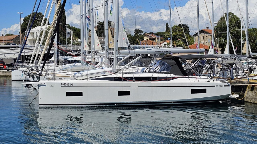 Photo #1 - Bavaria C38 (Euphoria) en Marina (ex. Tankerkomerc) - 39502