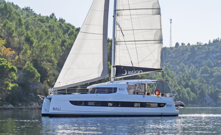 Photo #1 - Bali Catsmart - 4 + 2 cab. (First Flirt) en ACI Marina - 39519