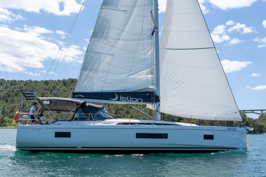 Photo #1 - Oceanis 51.1 - 5 + 1 cab. (First Friendship) en ACI Marina - 39522