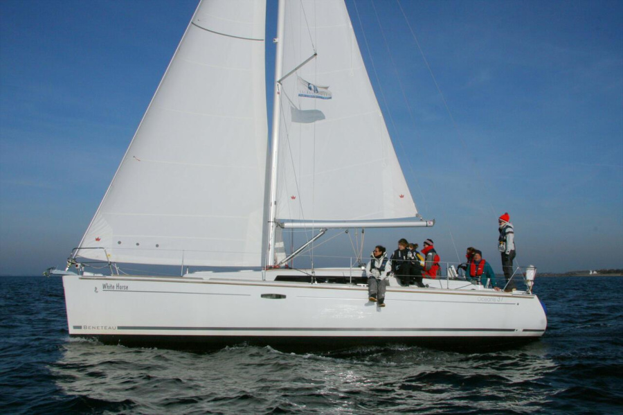 Photo #1 - Oceanis 37 (White Horse) en Marina Sonwik - 39571