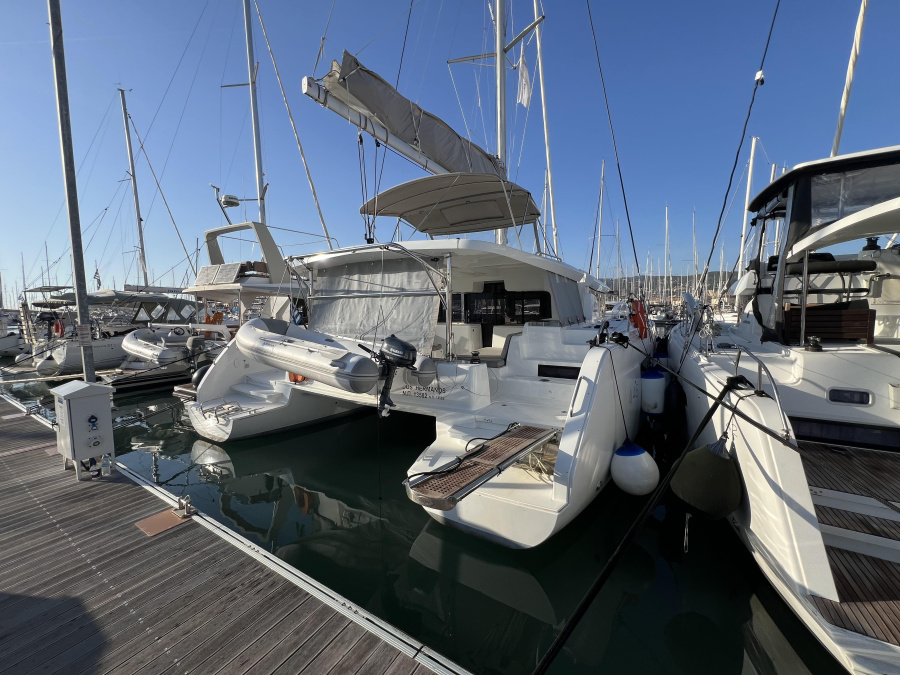 Photo #1 - Lagoon 46 - 4 + 2 cab. (Dos Hermanos) en Lefkas main port - 39644