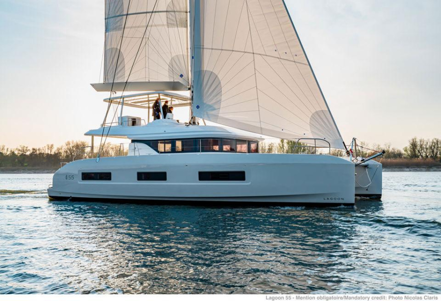 Photo #1 - Lagoon 55 - 5 + 2 cab. (Tri Wing) en Komolac, ACI Marina - 39682