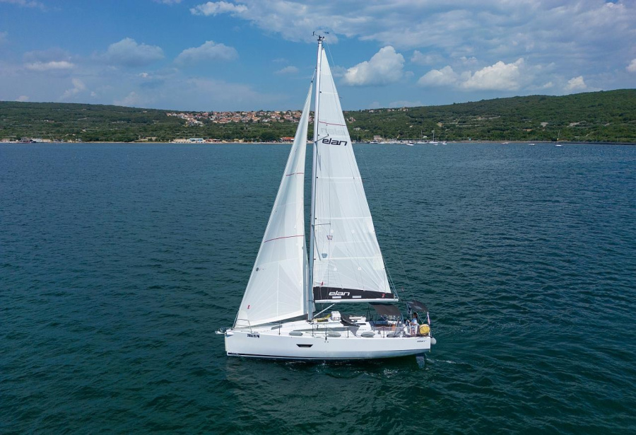 Photo #1 - Elan E4 (Lipa) en Marina Punat - 39799