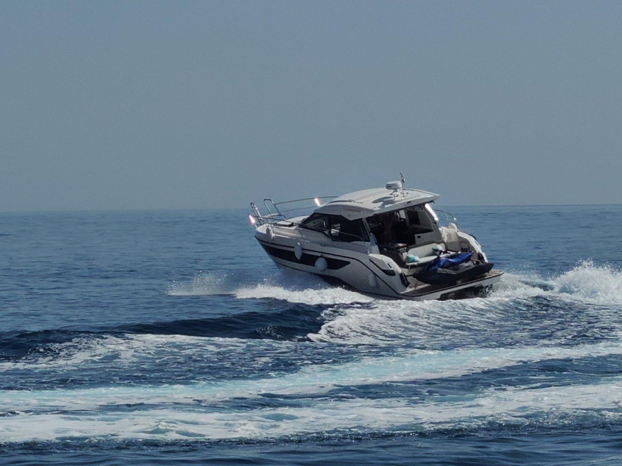 Photo #1 - Bavaria SR36 Hard Top (Villa Jahta) en Marina Punat - 39848