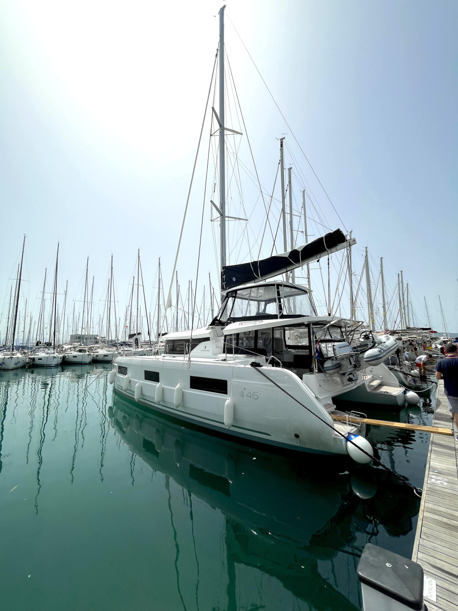 Photo #1 - Lagoon 46 OW - 3 + 2 cab. (Hevea) en Marina - 40235