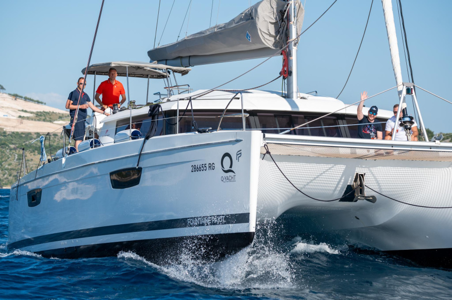 Photo #1 - Fountaine Pajot Saba 50 - 4 + 2 cab. (Franco Nero) en Marina Kremik - 40254