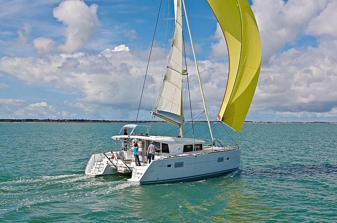 Photo #1 - Lagoon 400 S2 - 4 + 2 cab. (Libre) en main port - 40506