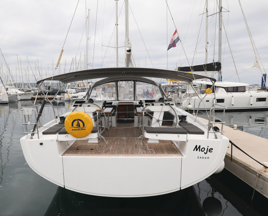 Photo #1 - Hanse 548 - 5 + 1 cab. (Moje) en Marina (ex.SCT) - 40672