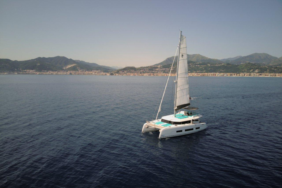 Photo #1 - Dufour 48 Catamaran - 5 + 1 cab. (Futura) en Porto di - 40748