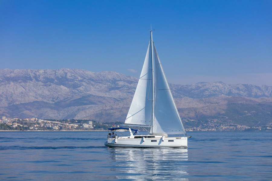 Photo #1 - Oceanis 38.1 (Anima Maris II) en ACI Marina - 41036