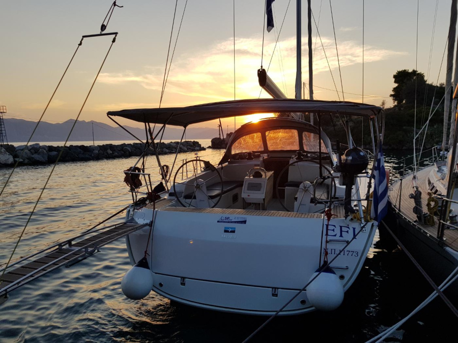 Photo #1 - Bavaria Cruiser 46 - 4 cab. (Efi) en Athens, Alimos marina - 41253