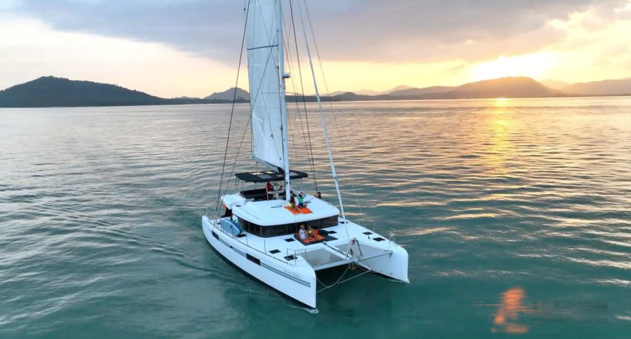 Photo #1 - Lagoon 52 F - 4 + 2 cab. (Sealion) en Yacht Haven Marina - 41276