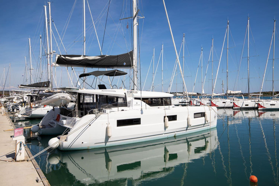 Photo #1 - Lagoon 46 - 4 + 2 cab. (Venice Beach) en Pula, ACI Marina - 41358