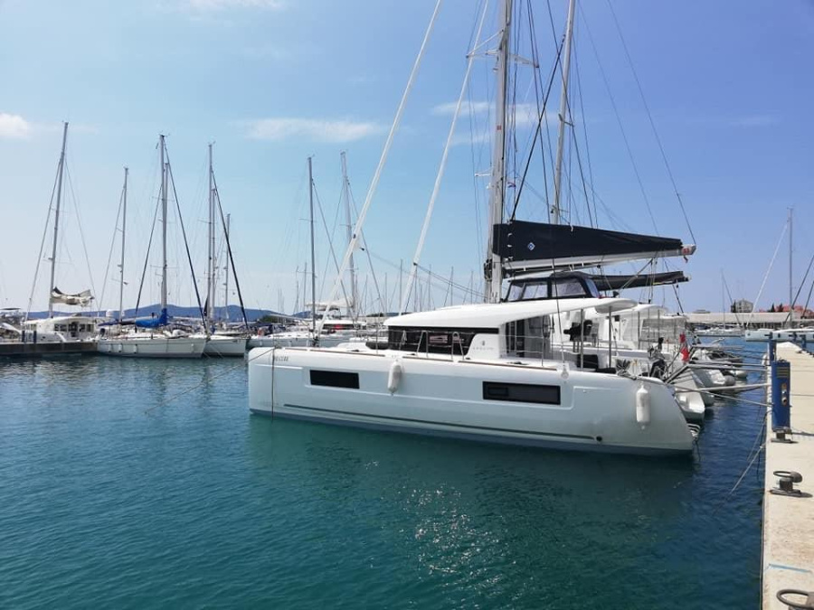Photo #1 - Lagoon 40 - 3 + 2 cab (Yolo) en Pula, ACI Marina - 41367