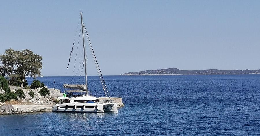 Photo #1 - Bali 5.8 - 6 + 2 cab. (KOS 58.CAT) en Athens, Alimos marina - 41514