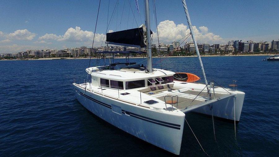 Photo #1 - Lagoon 450 - 4 + 2 cab. (Poker Face) en Athens, Alimos marina - 41518
