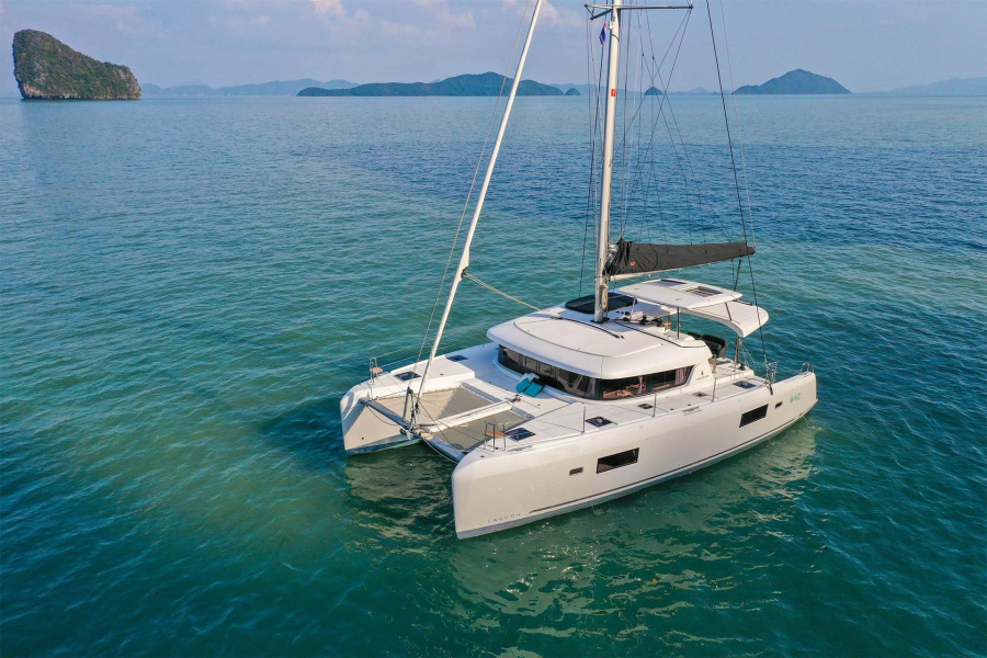 Photo #1 - Lagoon 42 - 4 + 2 cab. (Brattia) en Marina - 41771